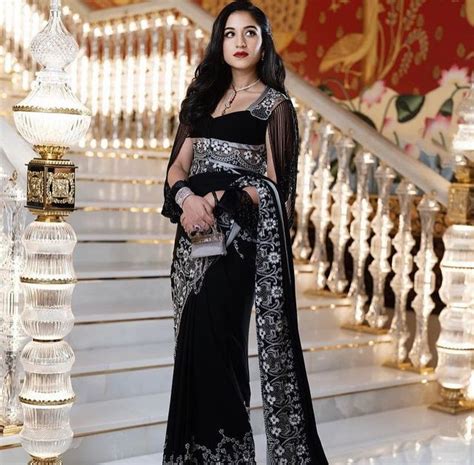 radhika merchant bag price